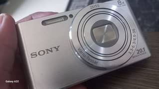 Sony Zeiss vario tessar 20 mega pixels digital camera.