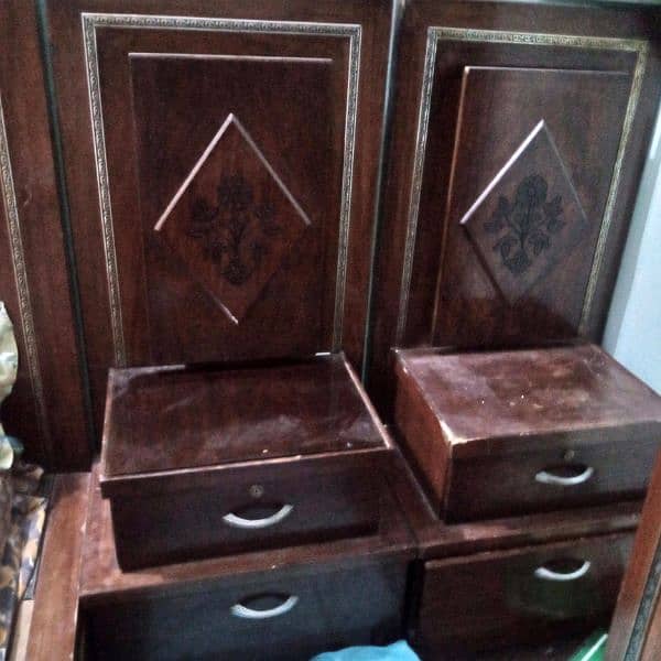 furniture for sell (1x bed with dressing table + 3door almari 6