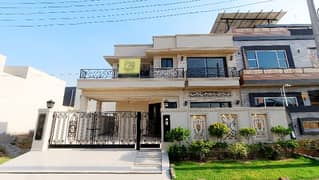 A Prime Location House Of 10 Marla In Lahore