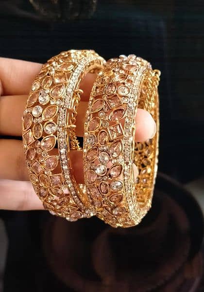 hamare Yaha artificial jewelry monaseb rate pe available hai 8