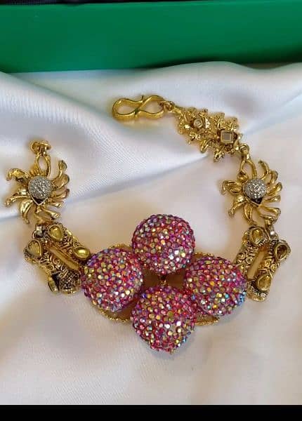 hamare Yaha artificial jewelry monaseb rate pe available hai 15