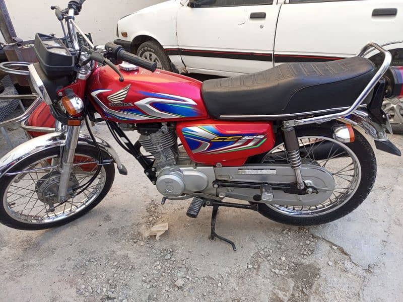 Honda 125 , mdl 2022,condition very good, sealed engine 1