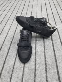 lv black sneakers 43 size 10/10 100% original