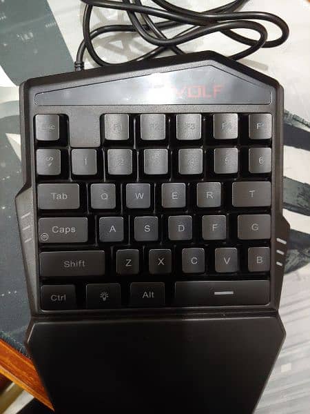 One handed Gaming keybaord . T-Wolf 3