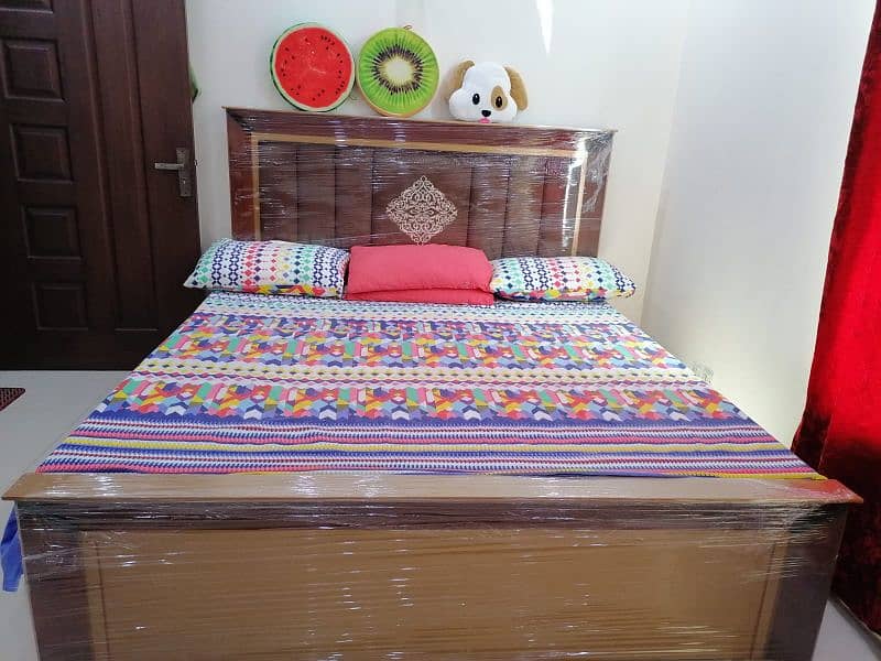 new bed without matress 0