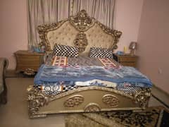 Bed with side tabels and dressings