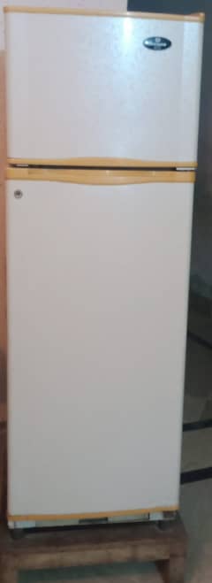 DAWLANCE FRIDGE IN EXCELLENT CONDITION AVAILABLE FOR SALE