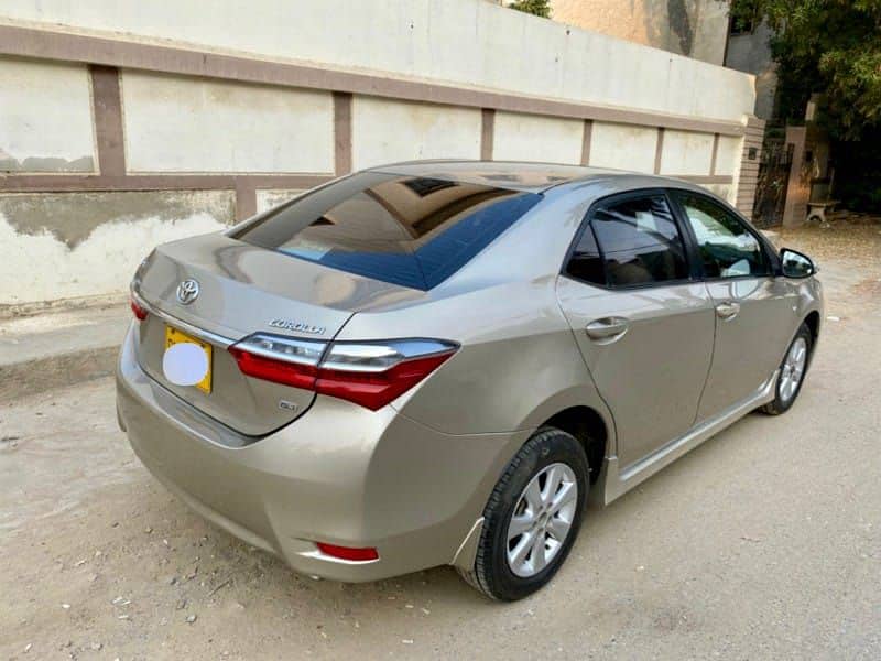 EXCANGE URGENT SALE TOYOTA COROLLA 2018 SPECAL EDITION FAMILY CAR 1