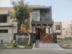 CAPITAL GROUP OFFER ORIGINAL PICS 5 MARLA OWNER BUILD SOLID HOUSE FOR SALE IN PHASE 9 TOWN