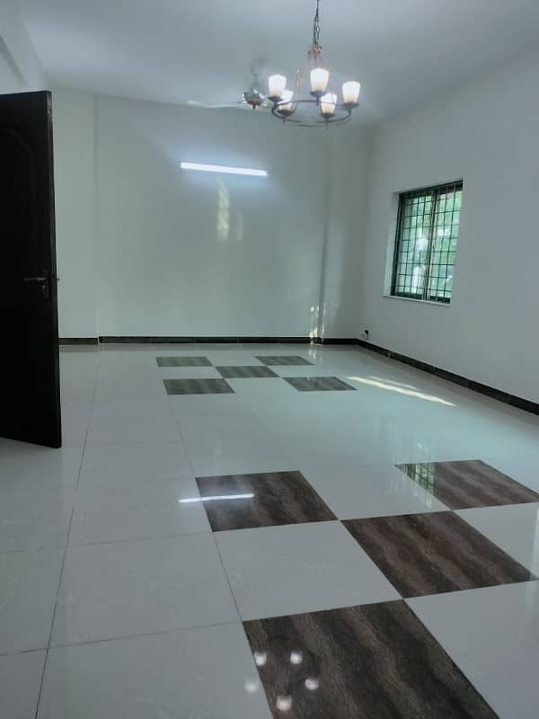 12 Marla 3 Bedroom Apartment for Rent in Askari -11 Lahore. 2