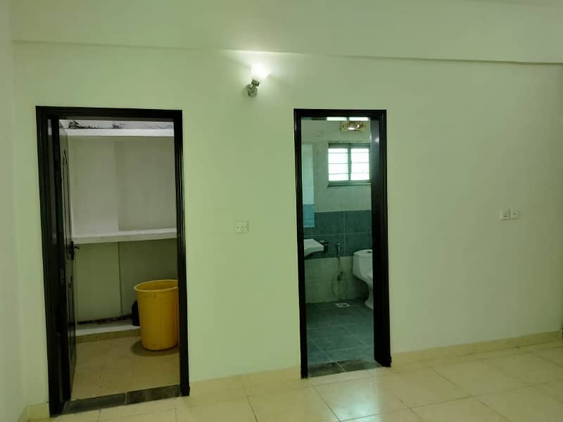 12 Marla 3 Bedroom Apartment for Rent in Askari -11 Lahore. 10