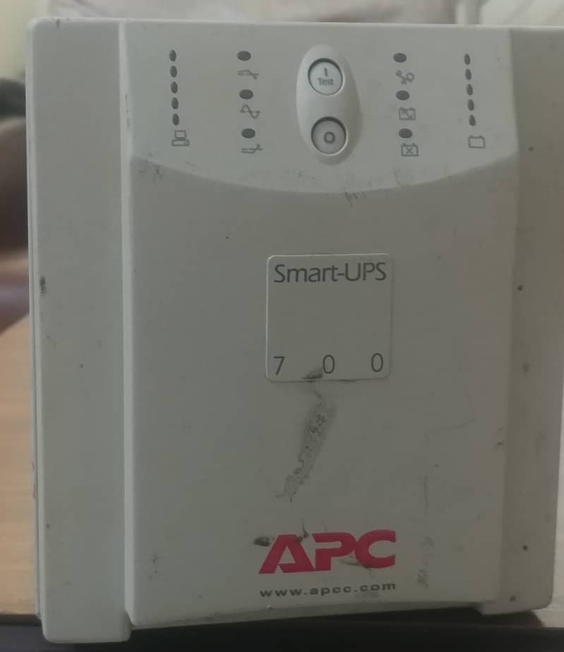 APC Smart-UPS 700VA 230V 0