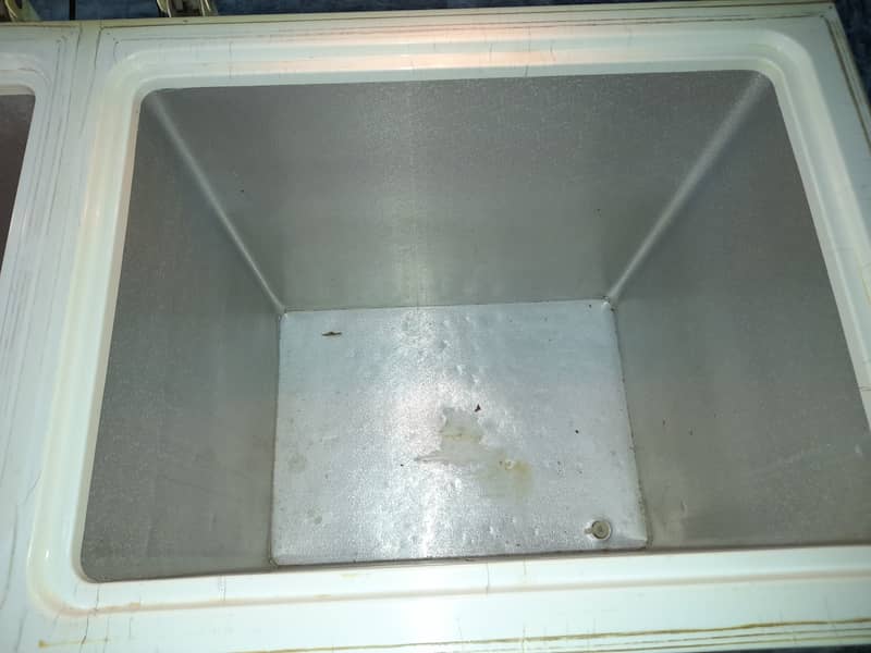 Urgent 4 Sale! Freezer Full size 8