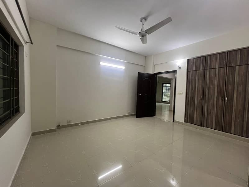 Ideal Location 03-Bed Apartment Available for Rent In Sector-B, Askari-11, Lahore 6