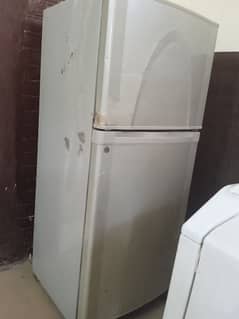 Dawlance fridge to sale