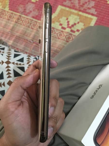 I phone xs 64gb non pta with box 4