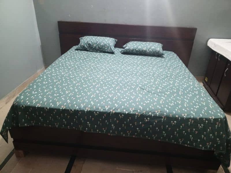 6/6 ful king size bed with mattress 1