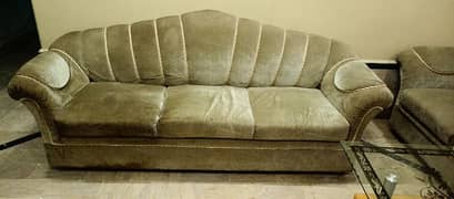 Comfortable and Stylish Sofa Set - Excellent Condition!