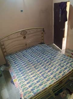 Great condition iron bed