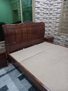 Solid Wooden bed set made of sheshaam wood new condition never used