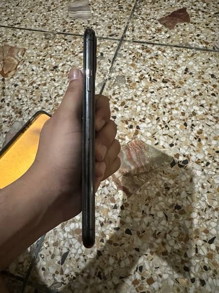 IPhone 11 Pro Max 64 GB Daul PTA Approved 3