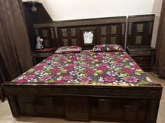 FULL SIZE BED(without matress)/DRESSING TABLE