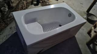 Used fibreglass Bath tub in good condition