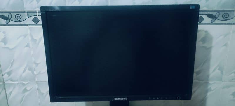 Samsung Sync Master 245T (24inch) LCD 1