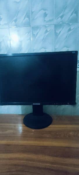 Samsung Sync Master 245T (24inch) LCD 3