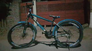 Mountain cycle full fize condition excellent. with  Disc brakes