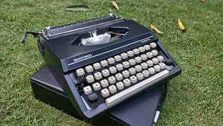 vintage 1970s Silver reed typewriter 0
