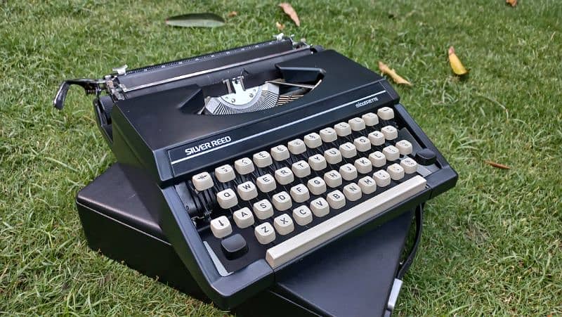 vintage 1970s Silver reed typewriter 0