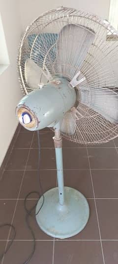 table fan good condition size 24