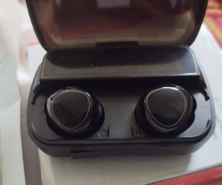 M10 Wireless Bluetooth Earbuds 2