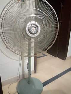 neat condition full size fan teaz hawaa