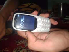 Nokia 3310 original daba bhi h Sath me
