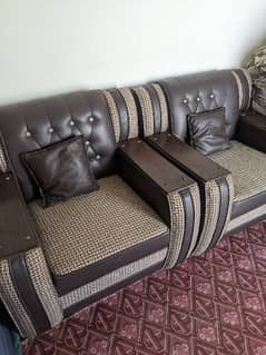 5 seater Sofa set with 5 pillows in good condition