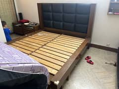 King size wooden bed 0