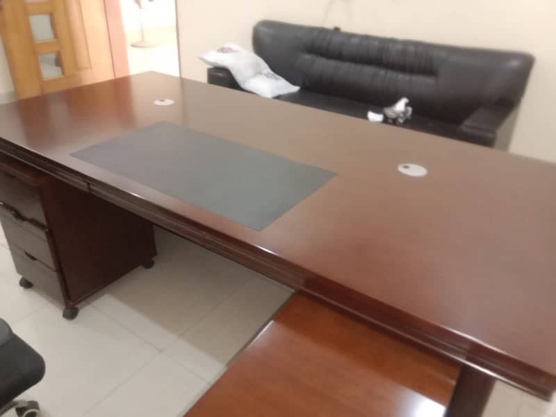 executive imported table and executive imported chair just like a new 0