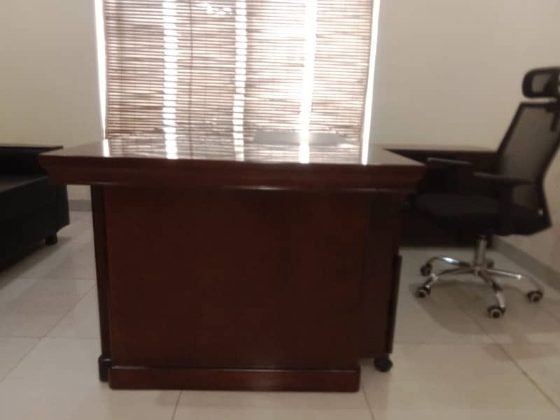 executive imported table and executive imported chair just like a new 2