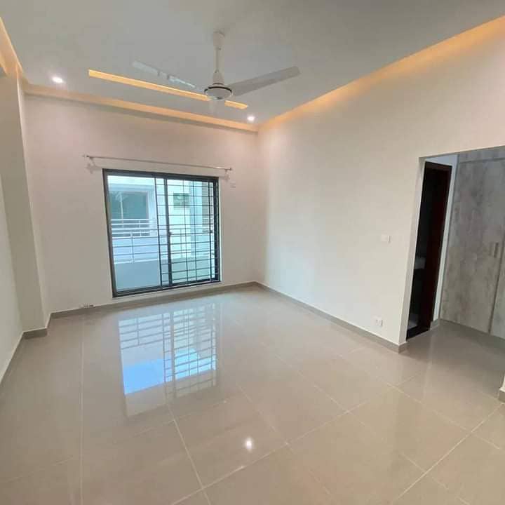 12 Marla 4 Bedroom Apartment for Rent in Askari -11 Lahore. 4