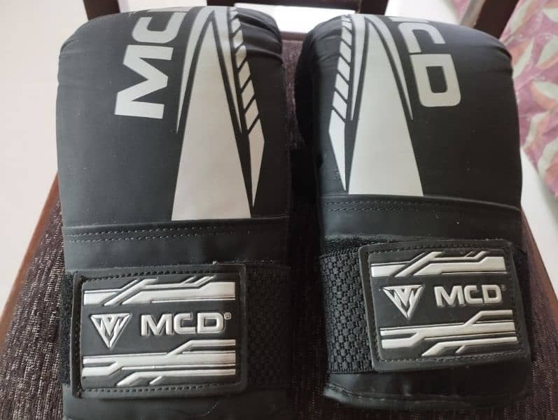 Leather MCD punching set black 3 week used hardly want to urgnt sell 4