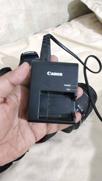 Canon 1300d camera in Good condition 5