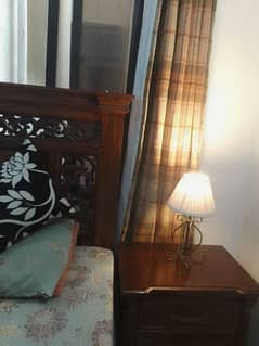 king size beautiful sheesham (talli) wood bed with side table included