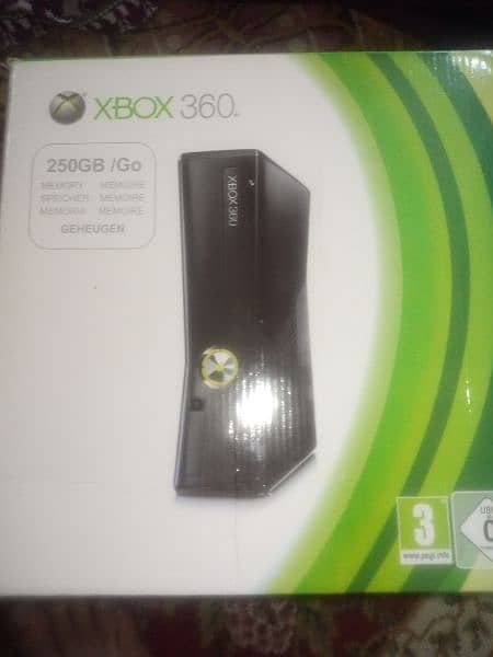 Xbox 360 E with Box and other accessories 0