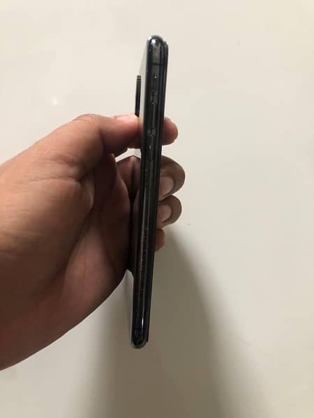 iPhone X - 64GB black color 2
