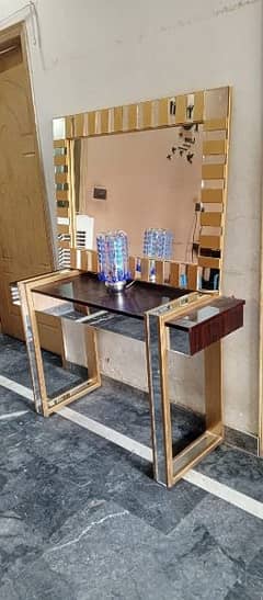 luxury cansol table
