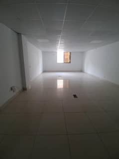 Main Boulevard Gulberg 700 Square Feet Office Up For Rent