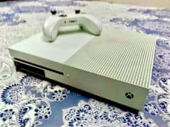 Xbox one S Australian Import Lush condition