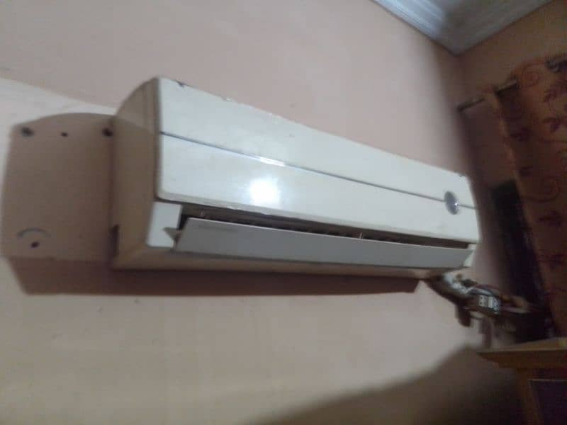 sale ac all good condition room coloing in few min ago 1
